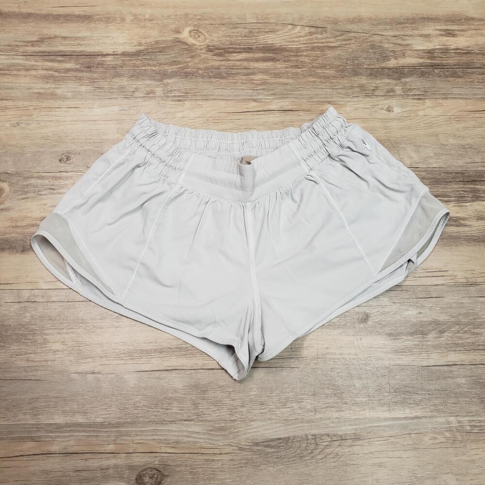 Lululemon Running Shorts Womens 8 Light Gray Lined Mesh Athletic 2.5 Inseam